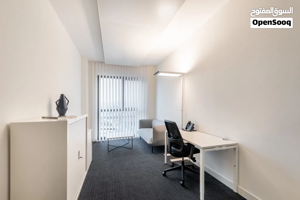 Private office space for 1 person in DUQM, Squadra