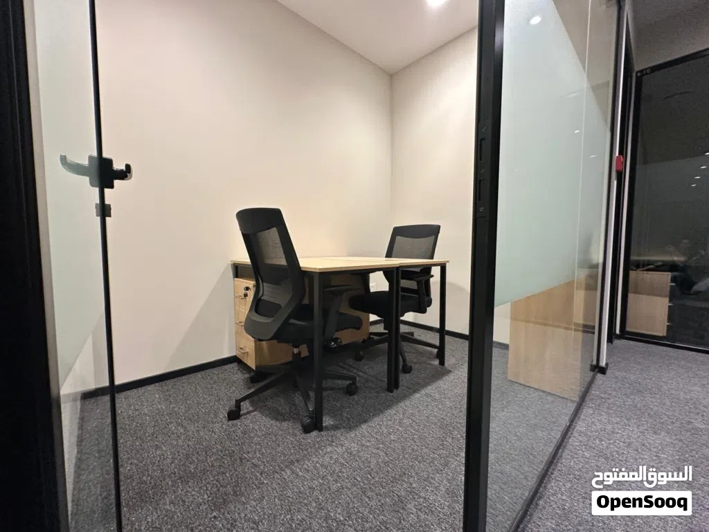 Furnished Office for Rent in New Work Business Center Al Khuwair  مكتب مؤثث للإيجار في مركز  الأعمال