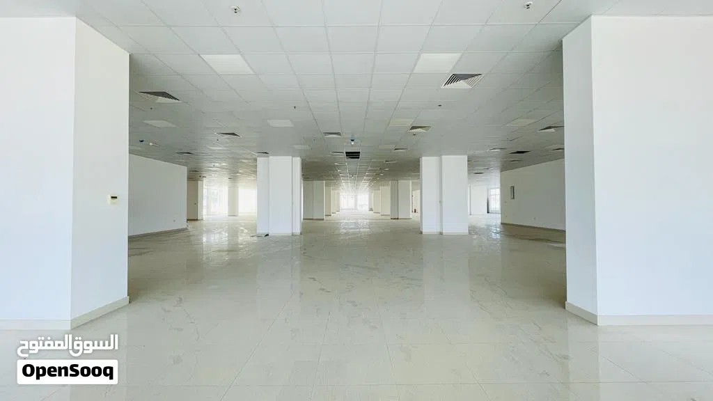 showroom for rent in al khuwair 2200sqmeters near muscat grand mall