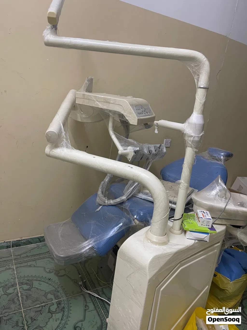 تصفية على اثاث مركز طبي  كل الاثاث شبه جديد و بعضه مستعمل شي بسيط و البعض جديد فقط مفتوح