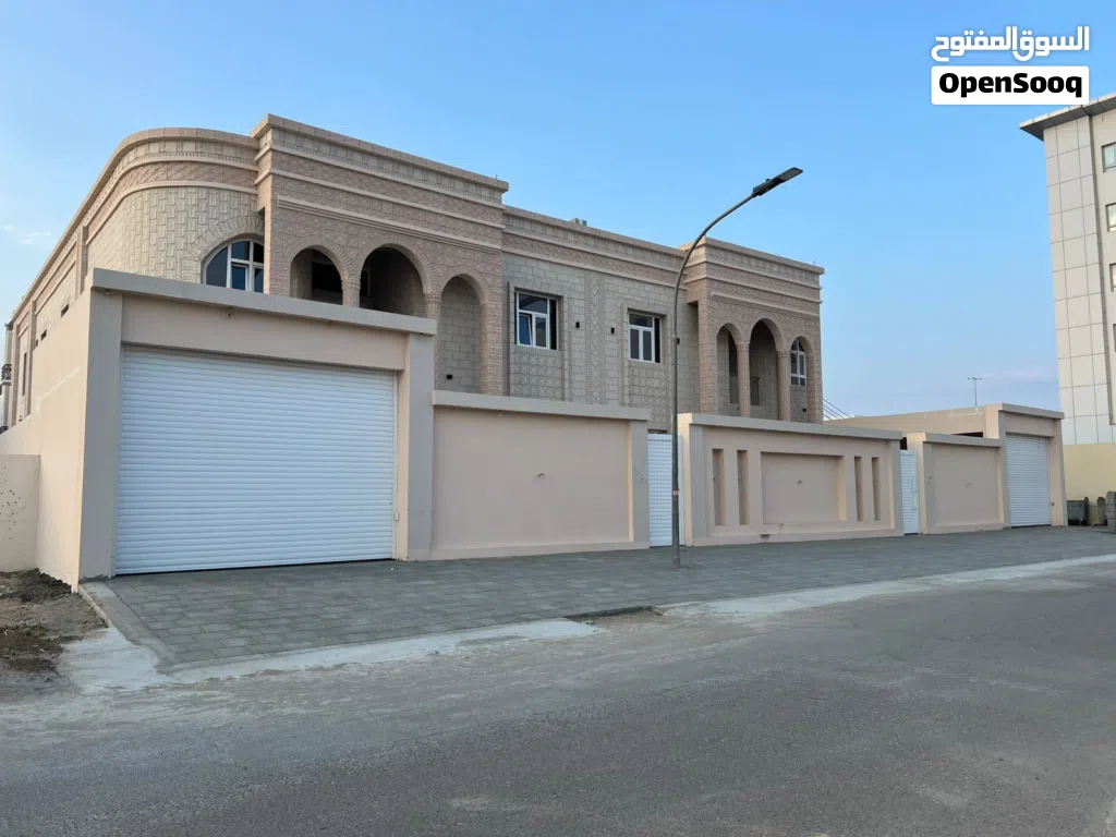 350 m2 4 Bedrooms Villa for Sale in Muscat Al-Hail