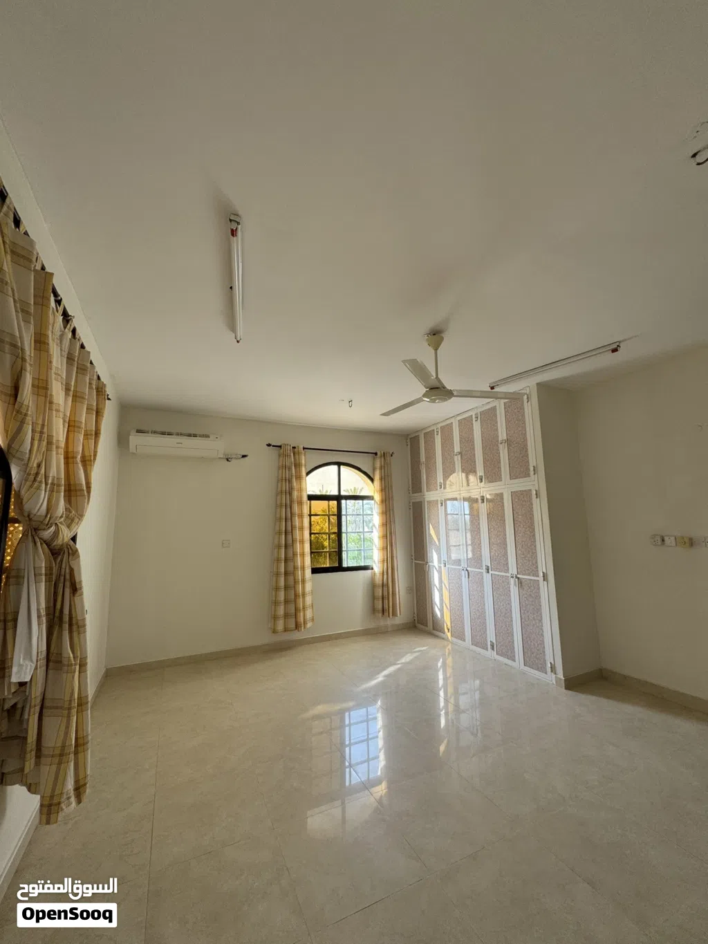 1000 m2 3 Bedrooms Apartments for Rent in Muscat Al-Hail