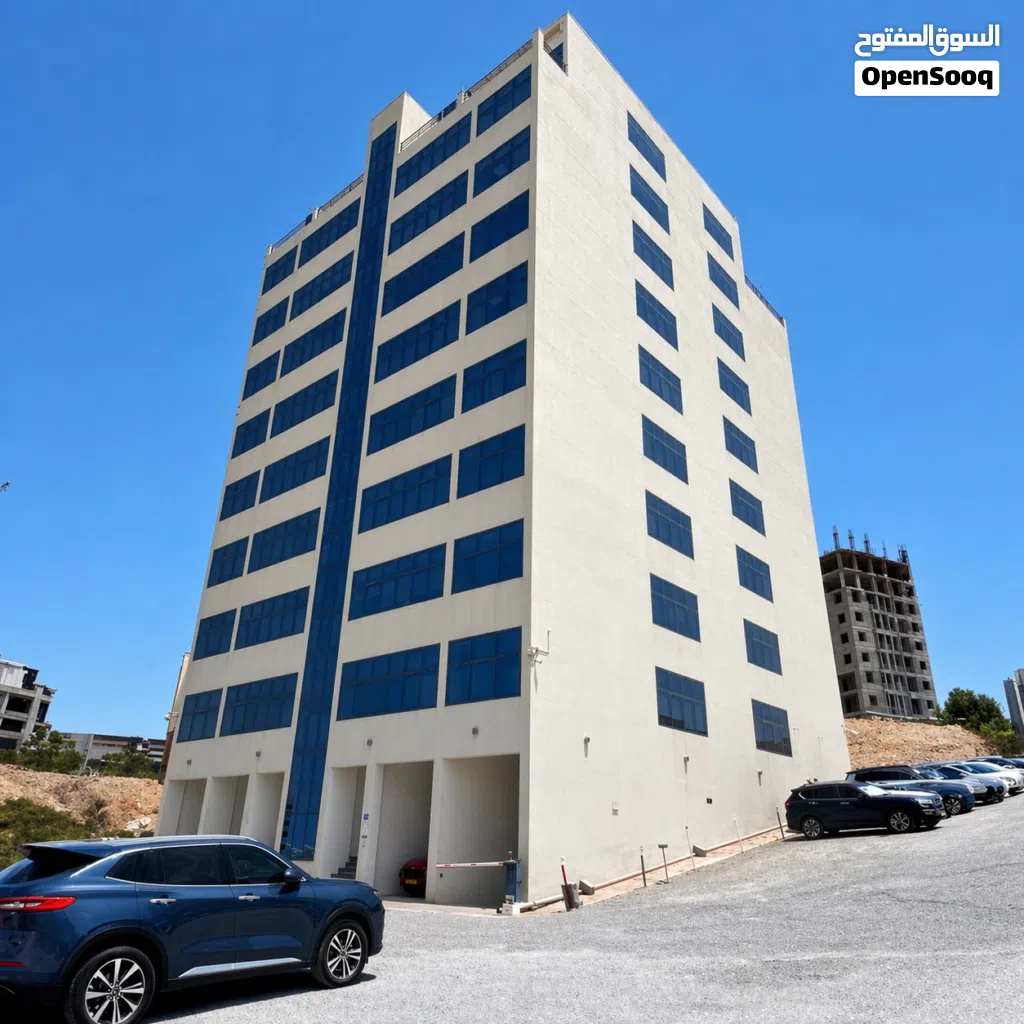 Fully Leased Office Building for Sale مبنى مكاتب مؤجر بالكامل ومُدرّ للدخل للبيع