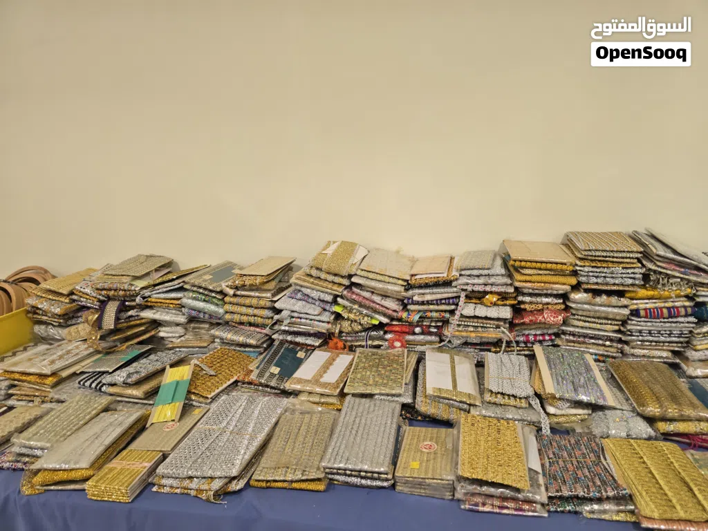 أربطة ملابس كاملة بـ 500 بيسة.. عباية بـ 5 ريالات