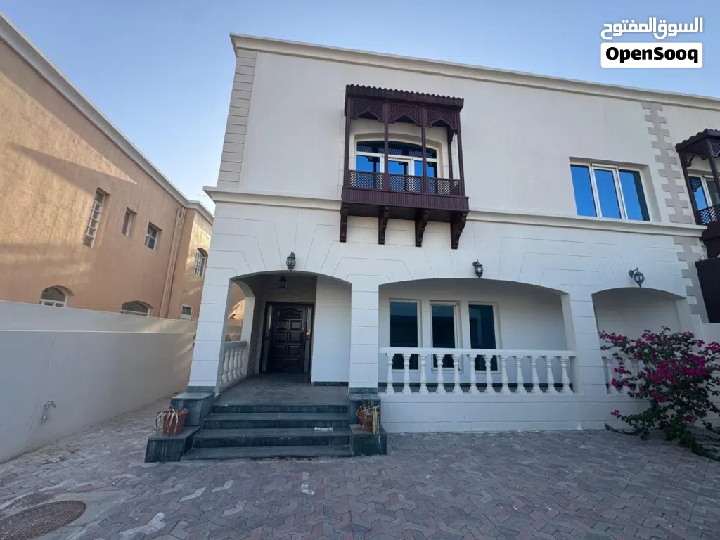 646 m2 More than 6 bedrooms Villa for Sale in Muscat Al Khoud