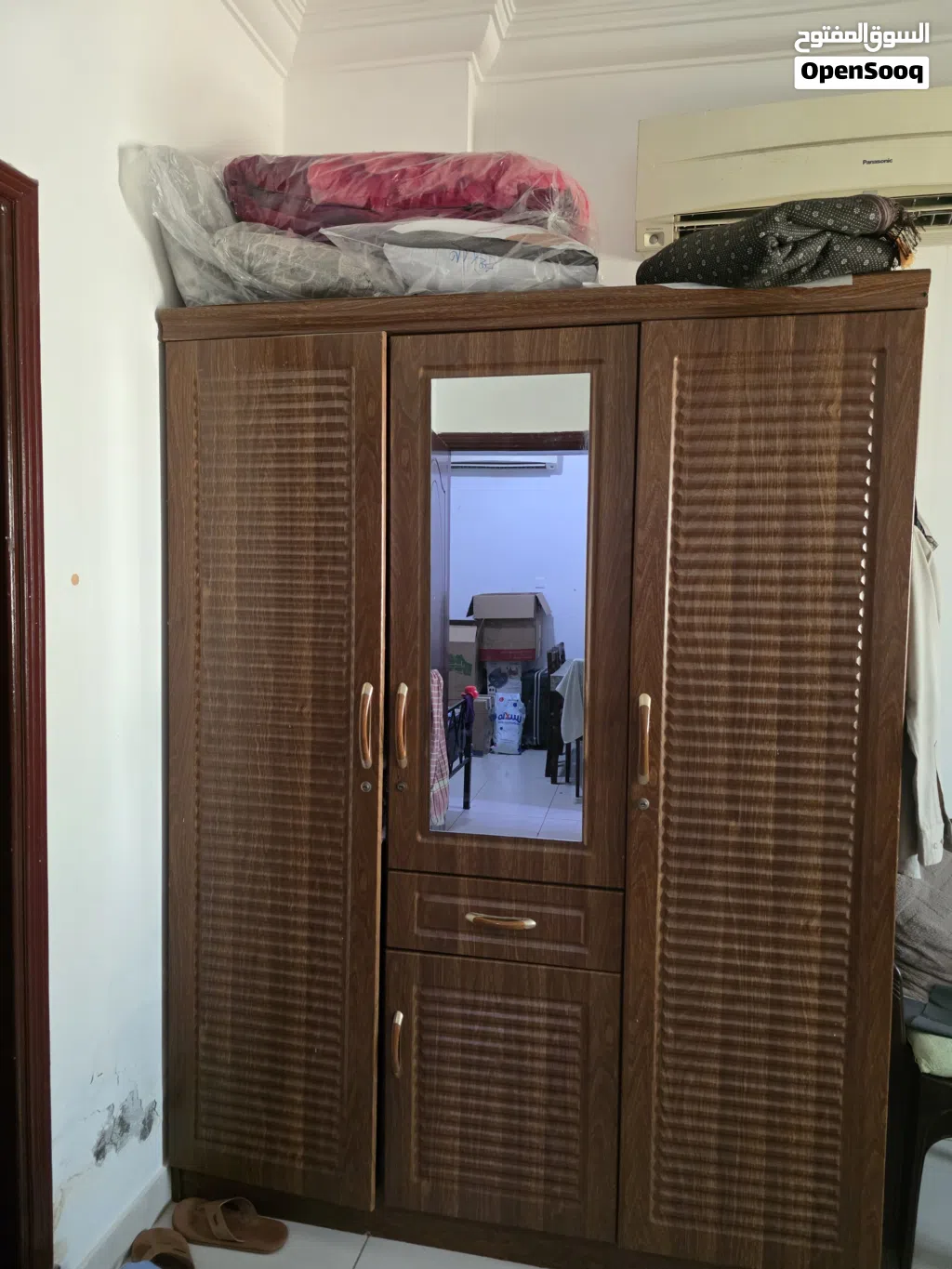 3 door wardrobe for urgent sale