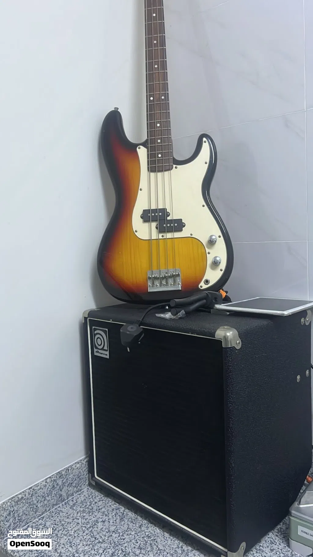طقم باص جيتار متكامل للبيع - Ampeg Bass Amp &amp; G-Great Bass Guitar