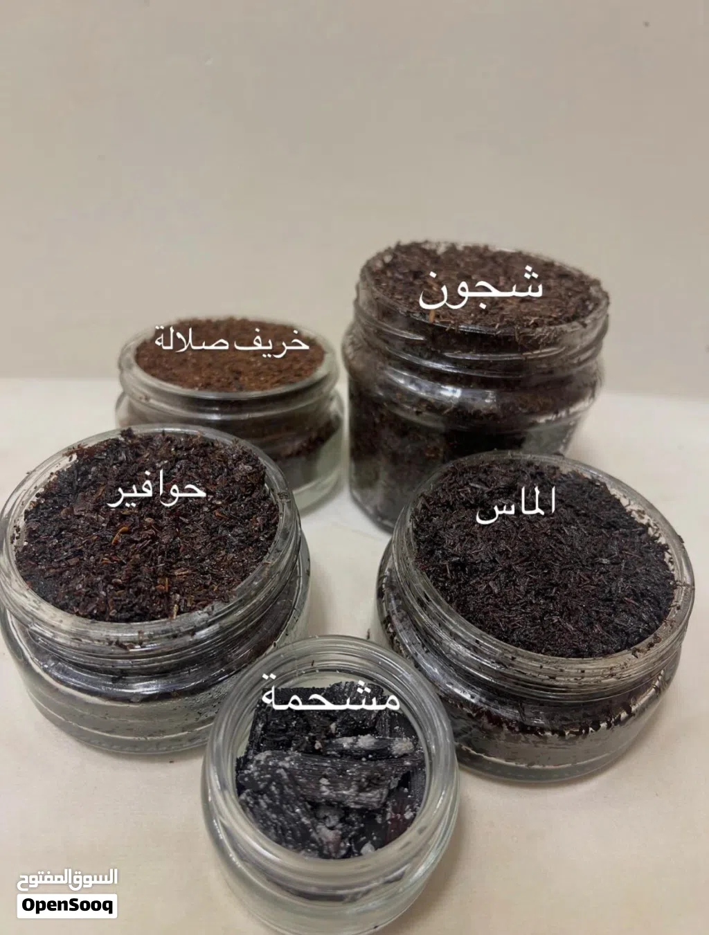 متوفر لدينا الورس اليمني و الحناء و السدر و المشاط و نواة التمر  و البخور بأنواعه