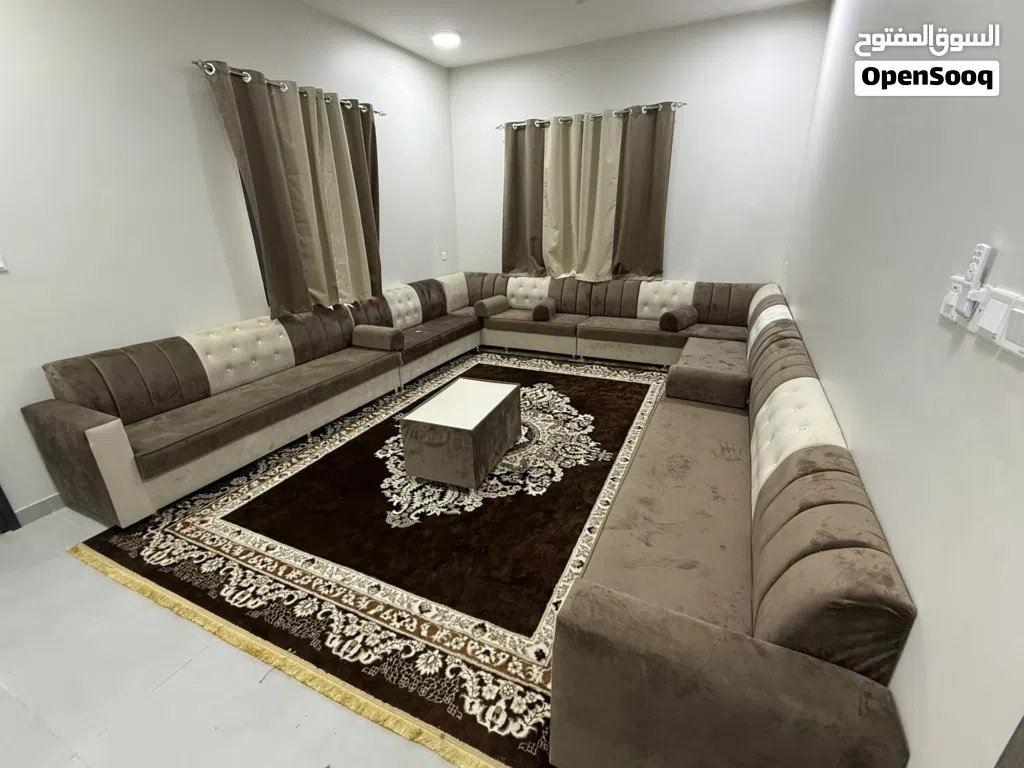 اثاث غرفة جلوس تكفي  ل 20 شخص  مقاس 5* 4
