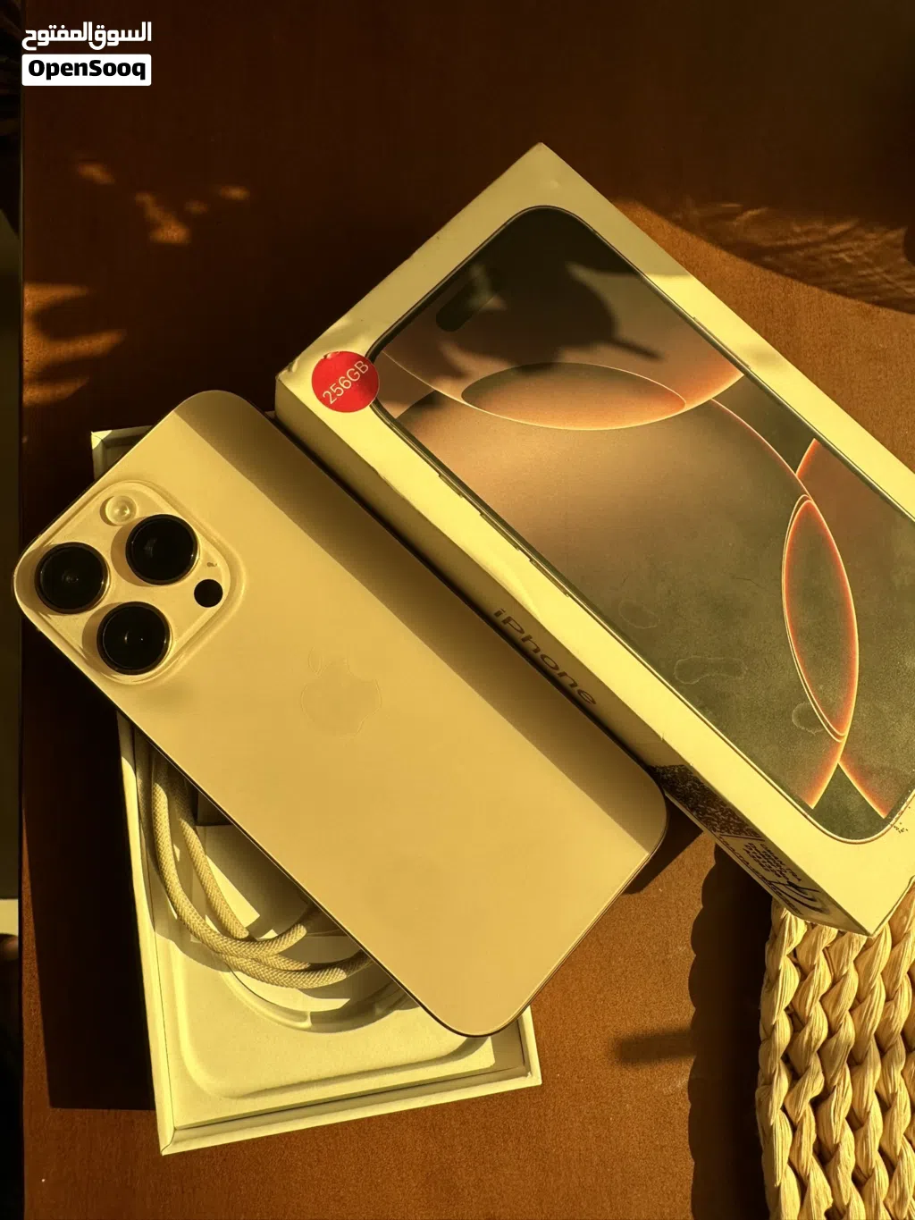 Apple iPhone 16 Pro 256 GB in Muscat