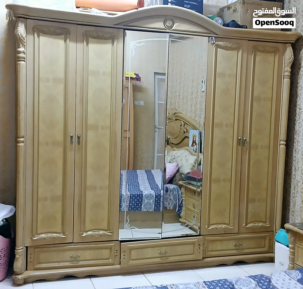 غرفة نوم كبيرة للبيع المستعجل
