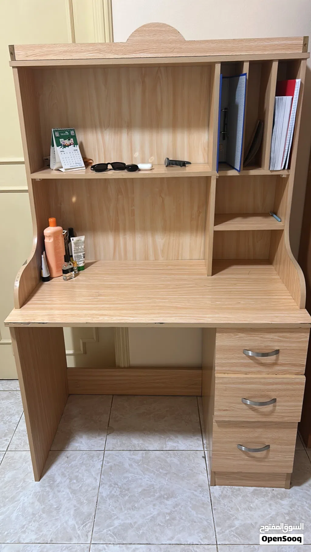 Study table with racks